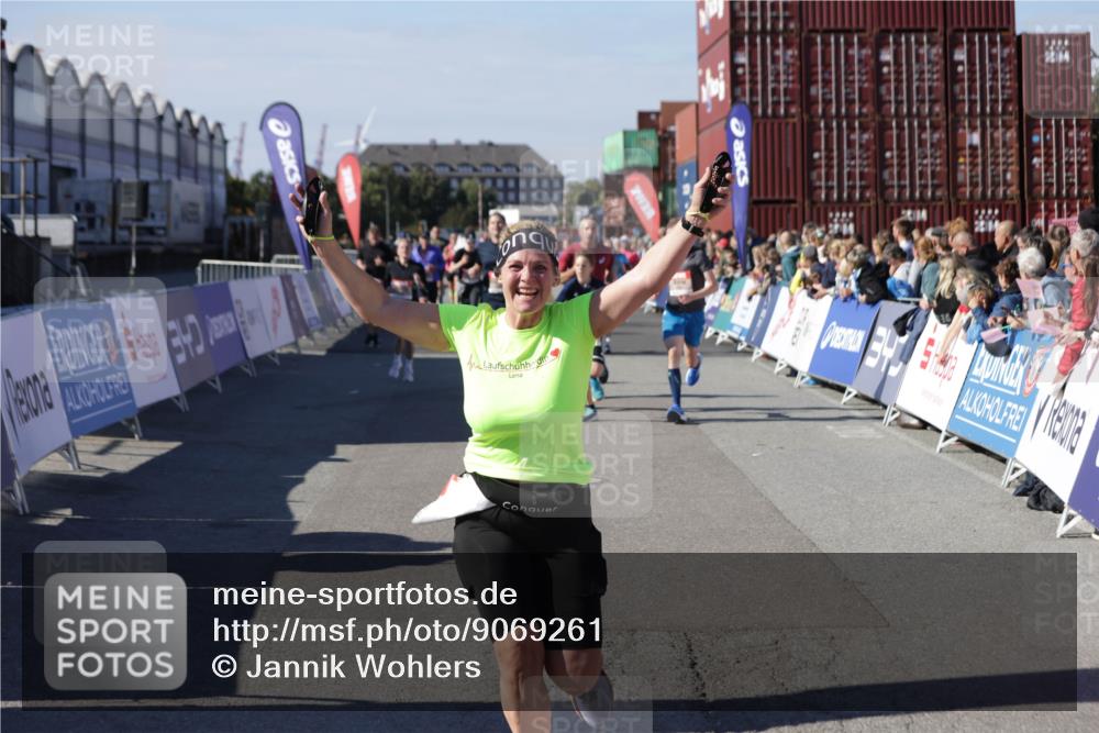03.10.2025 - Köhlbrandbrückenlauf Jannik Wohlers http://msf.ph/oto/9069261 03.10.2025 13:13:44 Ziel 4348, 4461, 4595, 4642, 5802, 5884, 5886, 5908, 6116, 6363, 6366, 6488 meine-sportfotos.de