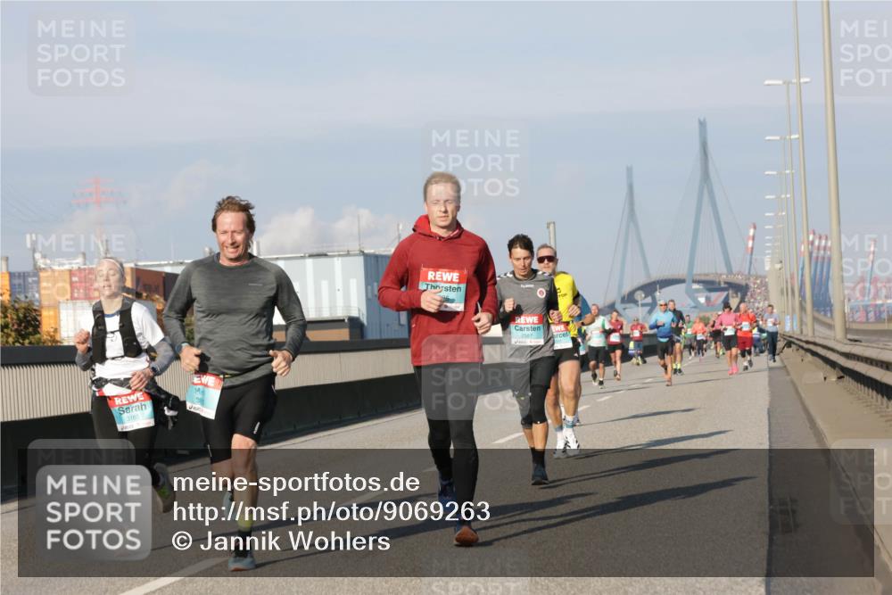 03.10.2025 - Köhlbrandbrückenlauf Jannik Wohlers http://msf.ph/oto/9069263 03.10.2025 09:48:20 Position 3 3165, 2587 meine-sportfotos.de