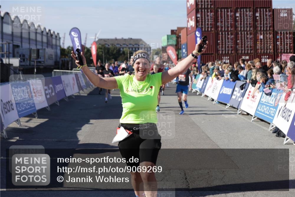 03.10.2025 - Köhlbrandbrückenlauf Jannik Wohlers http://msf.ph/oto/9069269 03.10.2025 13:13:44 Ziel 4348, 4461, 4595, 4642, 5802, 5884, 5886, 5908, 6116, 6363, 6366, 6488 meine-sportfotos.de