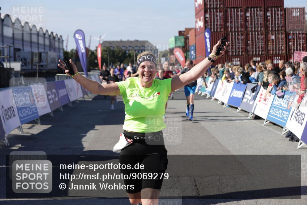 03.10.2025 - Köhlbrandbrückenlauf Jannik Wohlers http://msf.ph/oto/9069279 03.10.2025 13:13:44 Ziel 4348, 4461, 4595, 4642, 5802, 5884, 5886, 5908, 6116, 6363, 6366, 6488 meine-sportfotos.de