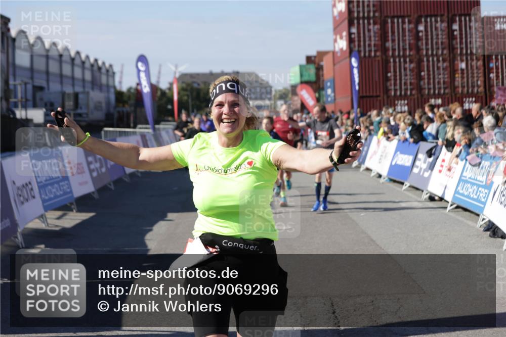 03.10.2025 - Köhlbrandbrückenlauf Jannik Wohlers http://msf.ph/oto/9069296 03.10.2025 13:13:44 Ziel 4348, 4461, 4595, 4642, 5802, 5884, 5886, 5908, 6116, 6363, 6366, 6488 meine-sportfotos.de