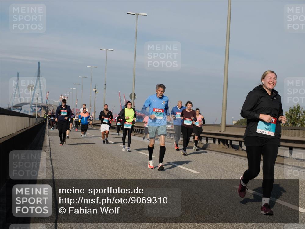 03.10.2025 - Köhlbrandbrückenlauf Fabian Wolf http://msf.ph/oto/9069310 03.10.2025 10:11:48 Position 3 3800 meine-sportfotos.de