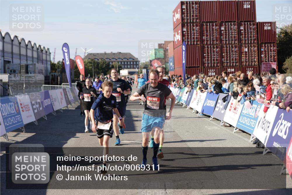 03.10.2025 - Köhlbrandbrückenlauf Jannik Wohlers http://msf.ph/oto/9069311 03.10.2025 13:13:46 Ziel 4348, 4461, 4522, 4642, 5640, 5802, 5884, 5886, 5908, 6116, 6228, 6363, 6366, 6487, 6488, 6604 meine-sportfotos.de