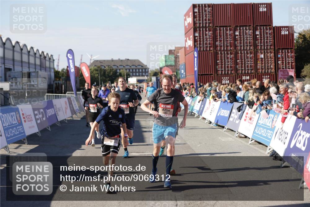 03.10.2025 - Köhlbrandbrückenlauf Jannik Wohlers http://msf.ph/oto/9069312 03.10.2025 13:13:46 Ziel 4348, 4461, 4522, 4642, 5640, 5802, 5884, 5886, 5908, 6116, 6228, 6363, 6366, 6487, 6488, 6604 meine-sportfotos.de