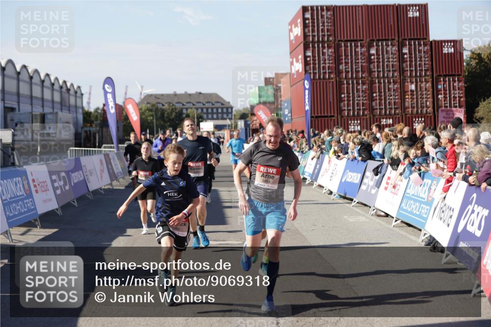 03.10.2025 - Köhlbrandbrückenlauf Jannik Wohlers http://msf.ph/oto/9069318 03.10.2025 13:13:46 Ziel 4348, 4461, 4522, 4642, 5640, 5802, 5884, 5886, 5908, 6116, 6228, 6363, 6366, 6487, 6488, 6604 meine-sportfotos.de