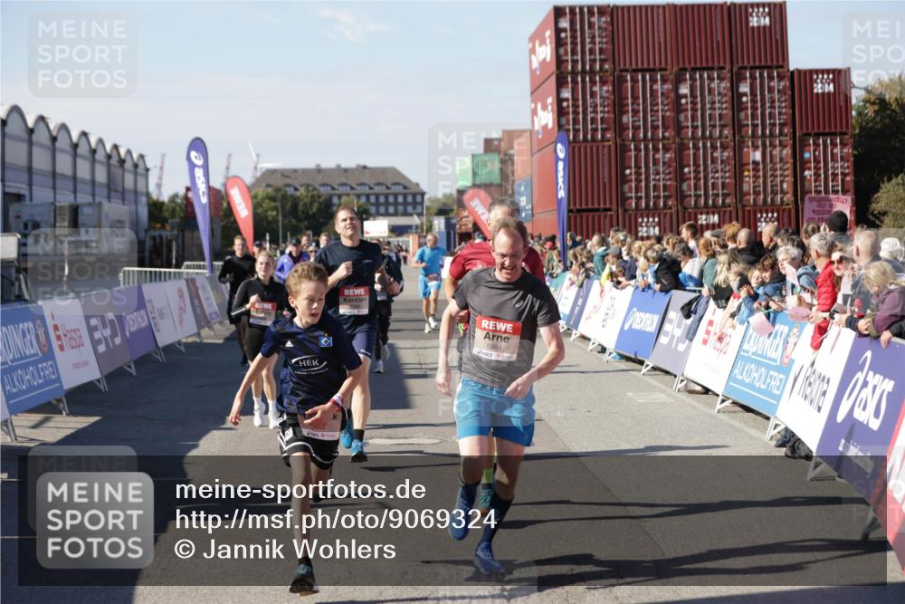 03.10.2025 - Köhlbrandbrückenlauf Jannik Wohlers http://msf.ph/oto/9069324 03.10.2025 13:13:46 Ziel 4348, 4461, 4522, 4642, 5640, 5802, 5884, 5886, 5908, 6116, 6228, 6363, 6366, 6487, 6488, 6604 meine-sportfotos.de
