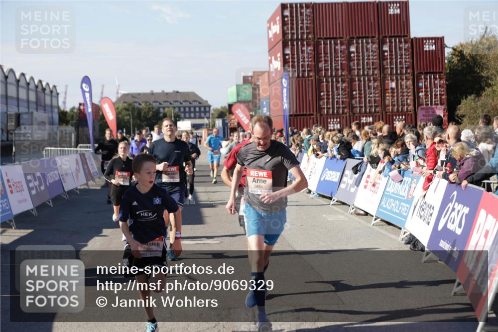03.10.2025 - Köhlbrandbrückenlauf Jannik Wohlers http://msf.ph/oto/9069329 03.10.2025 13:13:46 Ziel 4348, 4461, 4522, 4642, 5640, 5802, 5884, 5886, 5908, 6116, 6228, 6363, 6366, 6487, 6488, 6604 meine-sportfotos.de