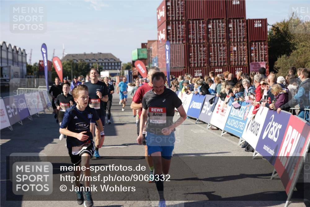 03.10.2025 - Köhlbrandbrückenlauf Jannik Wohlers http://msf.ph/oto/9069332 03.10.2025 13:13:46 Ziel 4348, 4461, 4522, 4642, 5640, 5802, 5884, 5886, 5908, 6116, 6228, 6363, 6366, 6487, 6488, 6604 meine-sportfotos.de