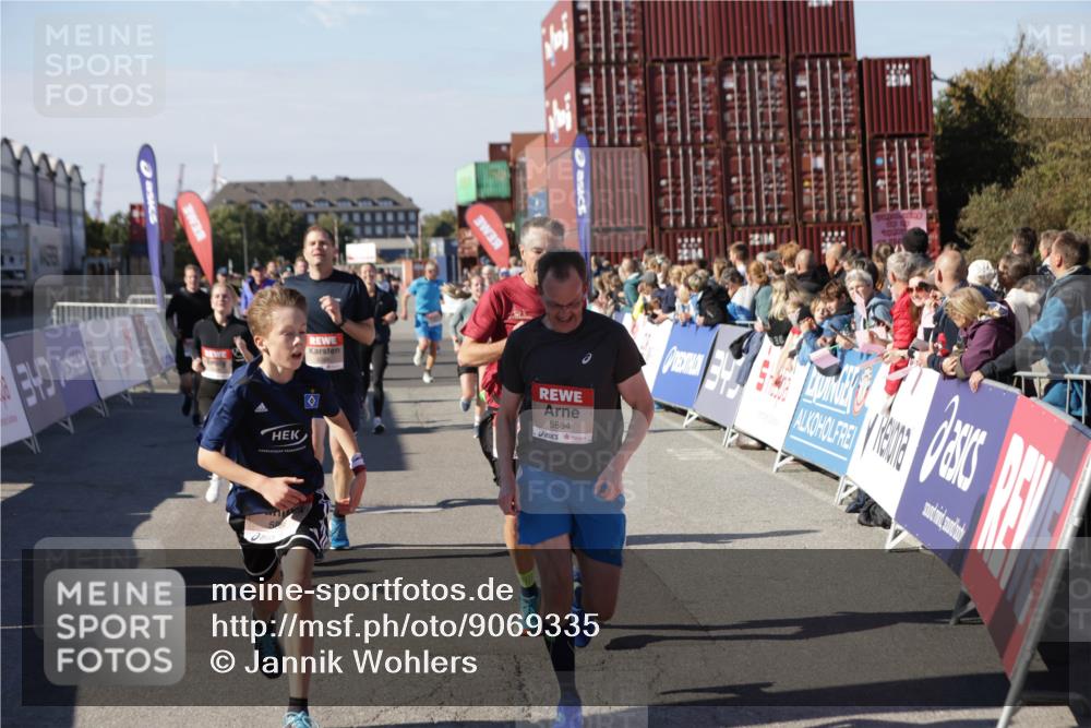 03.10.2025 - Köhlbrandbrückenlauf Jannik Wohlers http://msf.ph/oto/9069335 03.10.2025 13:13:46 Ziel 4348, 4461, 4522, 4642, 5640, 5802, 5884, 5886, 5908, 6116, 6228, 6363, 6366, 6487, 6488, 6604 meine-sportfotos.de