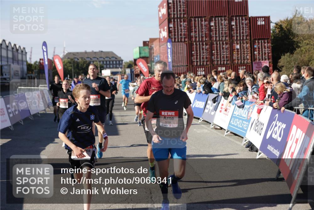 03.10.2025 - Köhlbrandbrückenlauf Jannik Wohlers http://msf.ph/oto/9069341 03.10.2025 13:13:46 Ziel 4348, 4461, 4522, 4642, 5640, 5802, 5884, 5886, 5908, 6116, 6228, 6363, 6366, 6487, 6488, 6604 meine-sportfotos.de