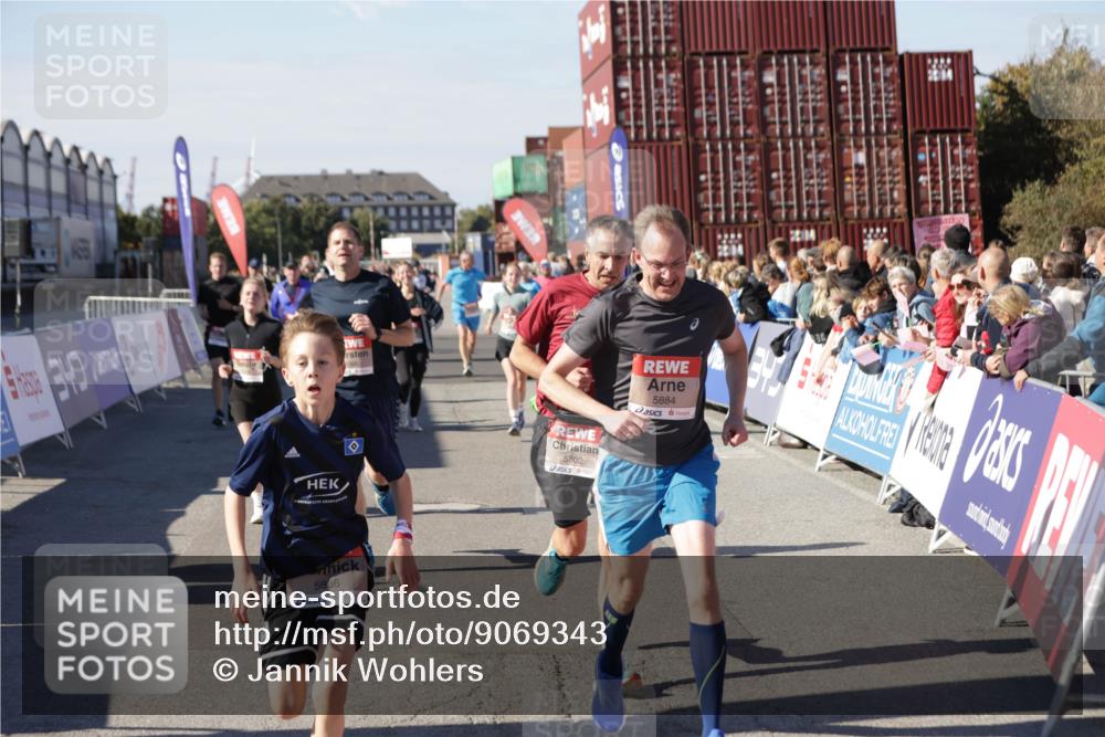 03.10.2025 - Köhlbrandbrückenlauf Jannik Wohlers http://msf.ph/oto/9069343 03.10.2025 13:13:46 Ziel 4348, 4461, 4522, 4642, 5640, 5802, 5884, 5886, 5908, 6116, 6228, 6363, 6366, 6487, 6488, 6604 meine-sportfotos.de