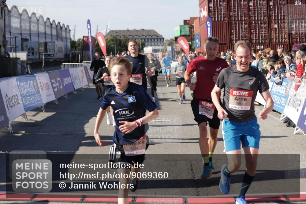 03.10.2025 - Köhlbrandbrückenlauf Jannik Wohlers http://msf.ph/oto/9069360 03.10.2025 13:13:47 Ziel 4348, 4461, 4522, 4642, 5078, 5640, 5802, 5884, 5886, 5908, 6116, 6125, 6227, 6228, 6363, 6366, 6487, 6488, 6604 meine-sportfotos.de