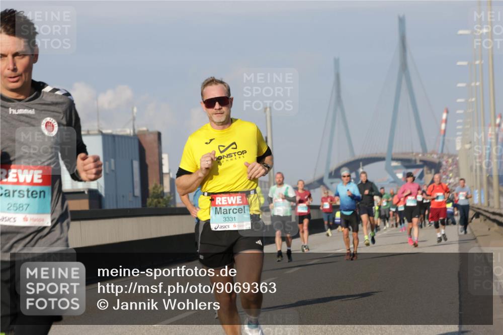 03.10.2025 - Köhlbrandbrückenlauf Jannik Wohlers http://msf.ph/oto/9069363 03.10.2025 09:48:23 Position 3 2587, 3331 meine-sportfotos.de