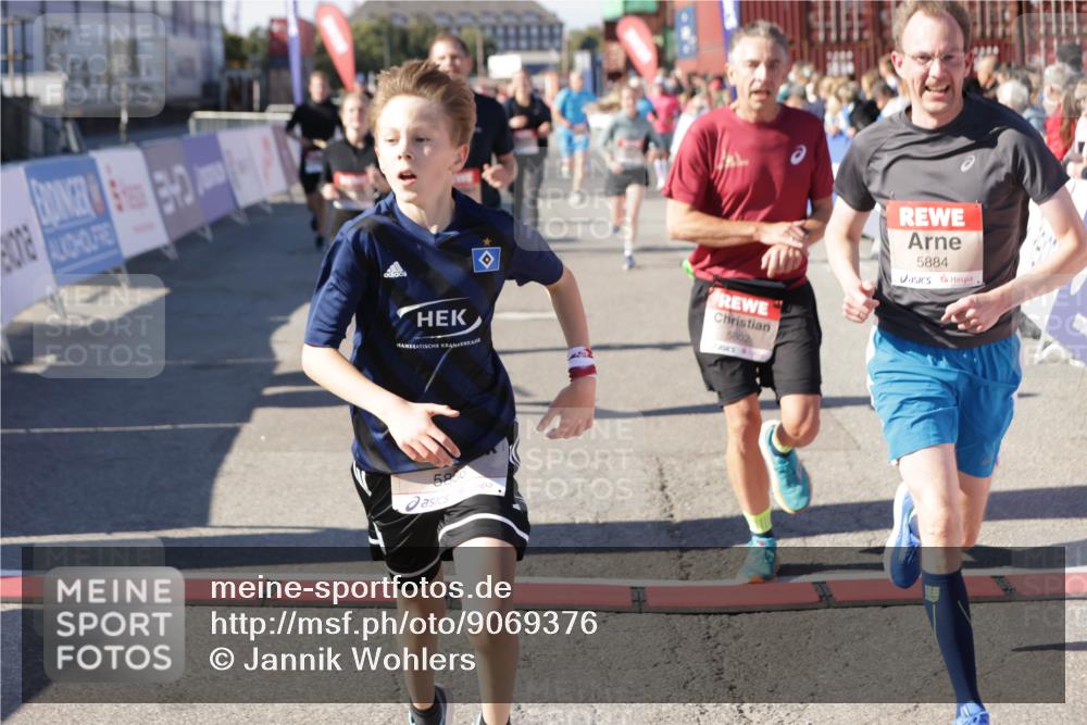 03.10.2025 - Köhlbrandbrückenlauf Jannik Wohlers http://msf.ph/oto/9069376 03.10.2025 13:13:47 Ziel 4348, 4461, 4522, 4642, 5078, 5640, 5802, 5884, 5886, 5908, 6116, 6125, 6227, 6228, 6363, 6366, 6487, 6488, 6604 meine-sportfotos.de