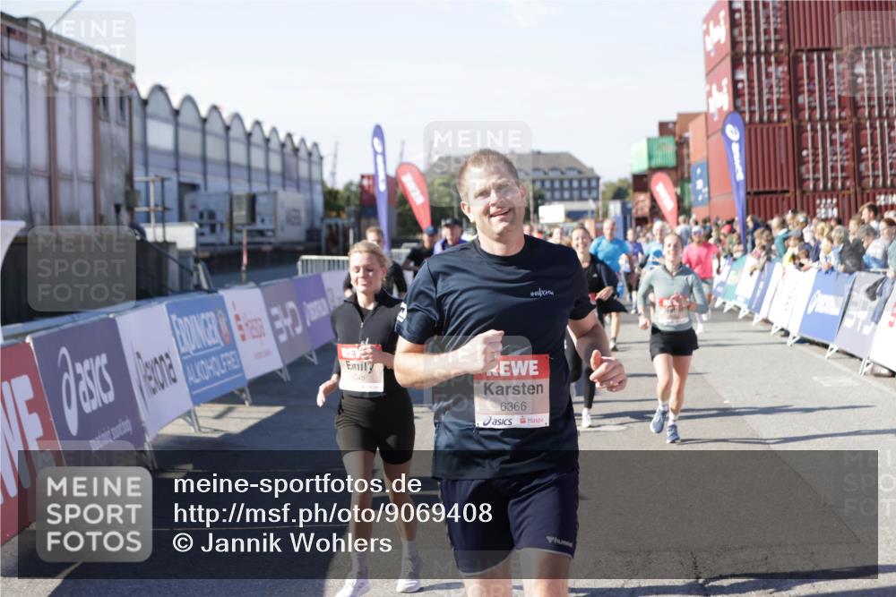03.10.2025 - Köhlbrandbrückenlauf Jannik Wohlers http://msf.ph/oto/9069408 03.10.2025 13:13:48 Ziel 4348, 4461, 4522, 4642, 5078, 5640, 5802, 5884, 5886, 5908, 6116, 6125, 6227, 6228, 6363, 6366, 6487, 6488, 6604 meine-sportfotos.de