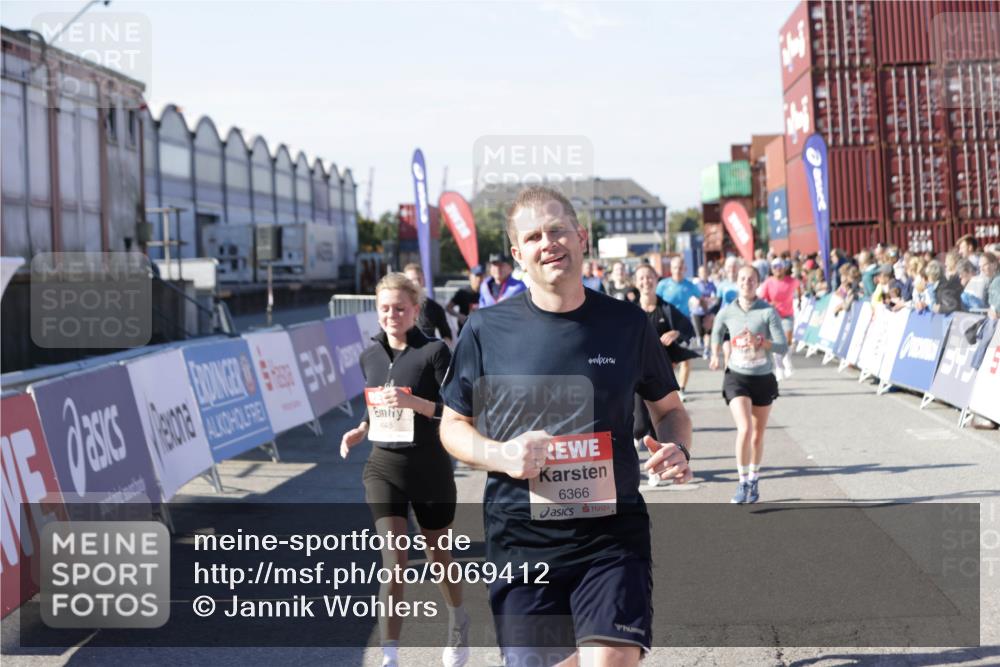 03.10.2025 - Köhlbrandbrückenlauf Jannik Wohlers http://msf.ph/oto/9069412 03.10.2025 13:13:49 Ziel 4188, 4348, 4461, 4522, 4612, 4642, 5078, 5640, 5802, 5884, 5886, 5908, 6116, 6125, 6227, 6228, 6363, 6366, 6487, 6488, 6604 meine-sportfotos.de