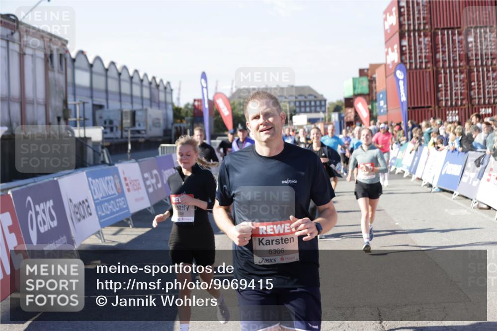 03.10.2025 - Köhlbrandbrückenlauf Jannik Wohlers http://msf.ph/oto/9069415 03.10.2025 13:13:49 Ziel 4188, 4348, 4461, 4522, 4612, 4642, 5078, 5640, 5802, 5884, 5886, 5908, 6116, 6125, 6227, 6228, 6363, 6366, 6487, 6488, 6604 meine-sportfotos.de