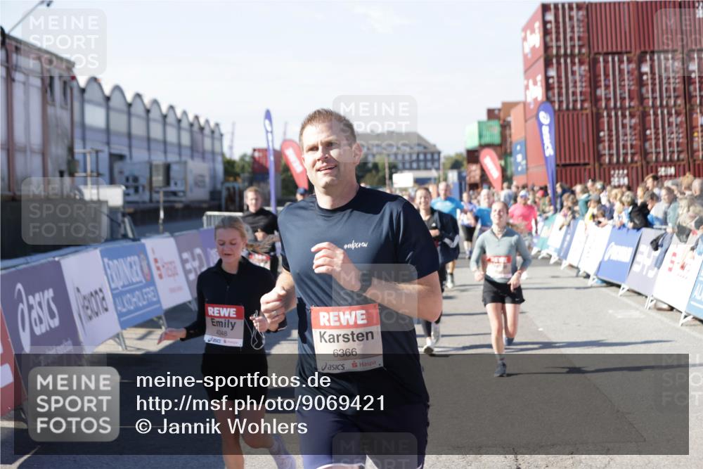 03.10.2025 - Köhlbrandbrückenlauf Jannik Wohlers http://msf.ph/oto/9069421 03.10.2025 13:13:49 Ziel 4188, 4348, 4461, 4522, 4612, 4642, 5078, 5640, 5802, 5884, 5886, 5908, 6116, 6125, 6227, 6228, 6363, 6366, 6487, 6488, 6604 meine-sportfotos.de