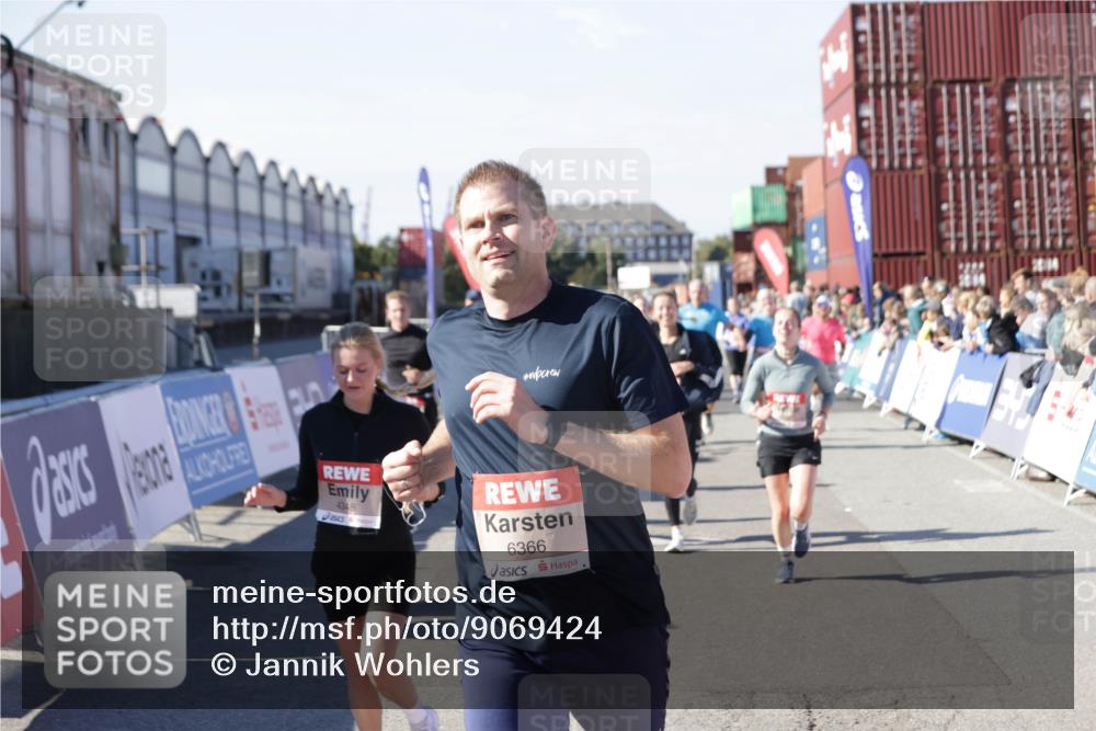 03.10.2025 - Köhlbrandbrückenlauf Jannik Wohlers http://msf.ph/oto/9069424 03.10.2025 13:13:49 Ziel 4188, 4348, 4461, 4522, 4612, 4642, 5078, 5640, 5802, 5884, 5886, 5908, 6116, 6125, 6227, 6228, 6363, 6366, 6487, 6488, 6604 meine-sportfotos.de