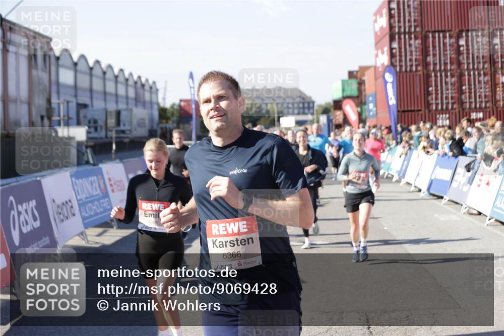 03.10.2025 - Köhlbrandbrückenlauf Jannik Wohlers http://msf.ph/oto/9069428 03.10.2025 13:13:49 Ziel 4188, 4348, 4461, 4522, 4612, 4642, 5078, 5640, 5802, 5884, 5886, 5908, 6116, 6125, 6227, 6228, 6363, 6366, 6487, 6488, 6604 meine-sportfotos.de