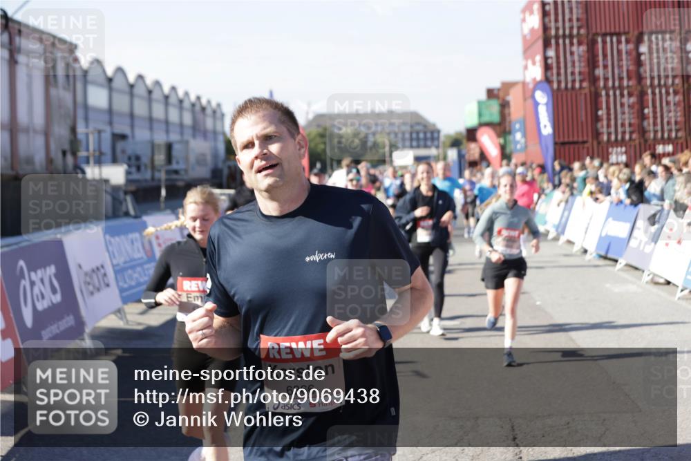 03.10.2025 - Köhlbrandbrückenlauf Jannik Wohlers http://msf.ph/oto/9069438 03.10.2025 13:13:49 Ziel 4188, 4348, 4461, 4522, 4612, 4642, 5078, 5640, 5802, 5884, 5886, 5908, 6116, 6125, 6227, 6228, 6363, 6366, 6487, 6488, 6604 meine-sportfotos.de