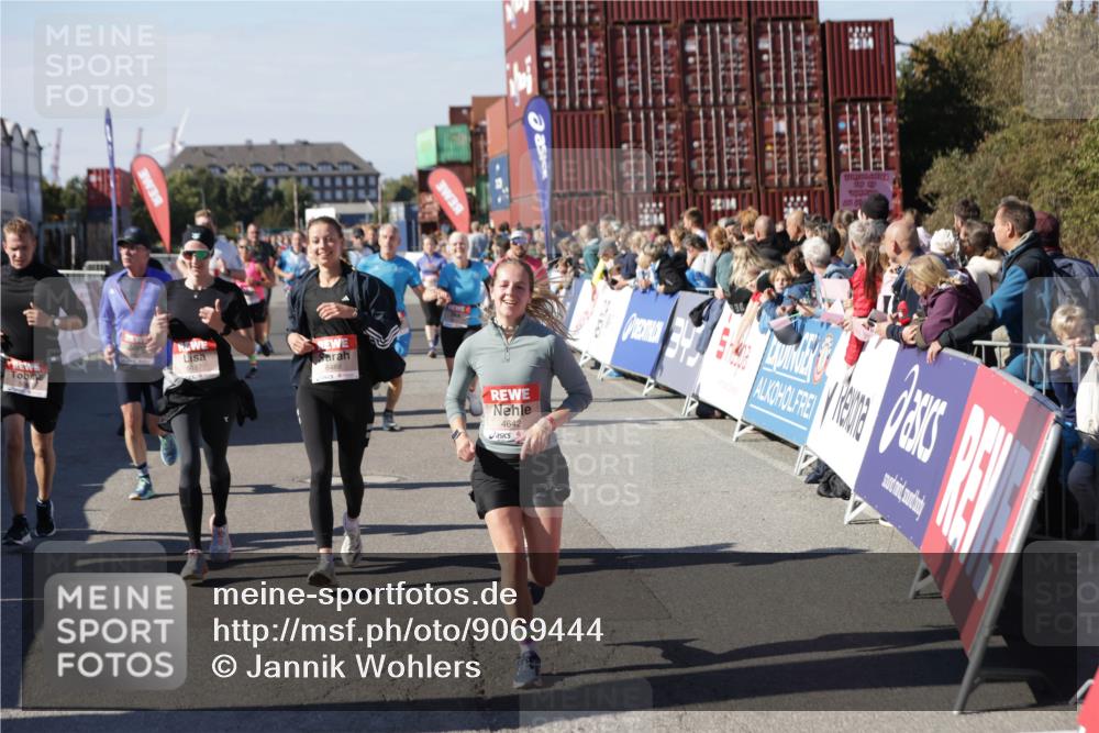 03.10.2025 - Köhlbrandbrückenlauf Jannik Wohlers http://msf.ph/oto/9069444 03.10.2025 13:13:50 Ziel 4188, 4306, 4348, 4522, 4612, 4642, 5078, 5640, 5700, 5802, 5884, 5886, 5908, 6116, 6125, 6227, 6228, 6363, 6366, 6487, 6488, 6604 meine-sportfotos.de