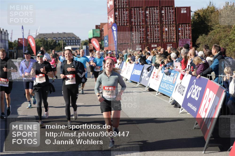 03.10.2025 - Köhlbrandbrückenlauf Jannik Wohlers http://msf.ph/oto/9069447 03.10.2025 13:13:50 Ziel 4188, 4306, 4348, 4522, 4612, 4642, 5078, 5640, 5700, 5802, 5884, 5886, 5908, 6116, 6125, 6227, 6228, 6363, 6366, 6487, 6488, 6604 meine-sportfotos.de