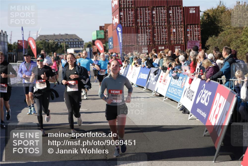 03.10.2025 - Köhlbrandbrückenlauf Jannik Wohlers http://msf.ph/oto/9069451 03.10.2025 13:13:50 Ziel 4188, 4306, 4348, 4522, 4612, 4642, 5078, 5640, 5700, 5802, 5884, 5886, 5908, 6116, 6125, 6227, 6228, 6363, 6366, 6487, 6488, 6604 meine-sportfotos.de