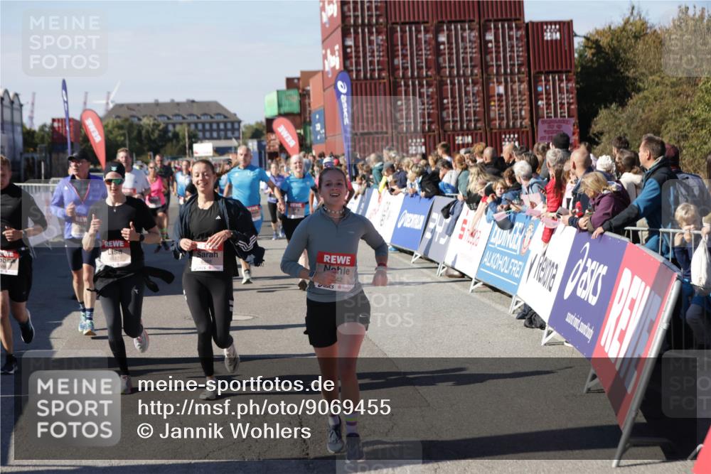 03.10.2025 - Köhlbrandbrückenlauf Jannik Wohlers http://msf.ph/oto/9069455 03.10.2025 13:13:50 Ziel 4188, 4306, 4348, 4522, 4612, 4642, 5078, 5640, 5700, 5802, 5884, 5886, 5908, 6116, 6125, 6227, 6228, 6363, 6366, 6487, 6488, 6604 meine-sportfotos.de