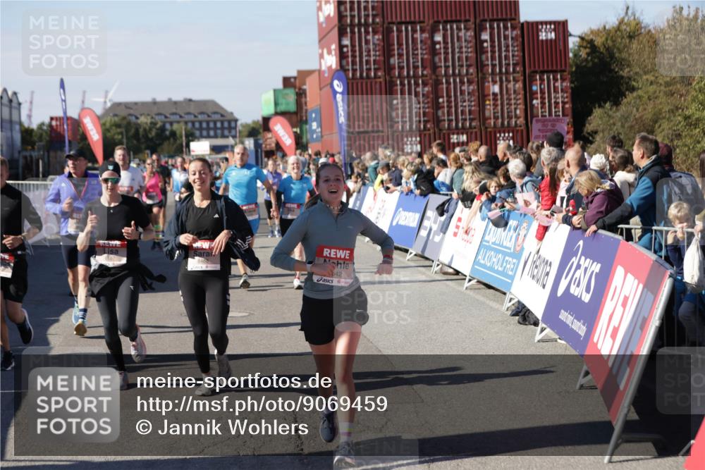 03.10.2025 - Köhlbrandbrückenlauf Jannik Wohlers http://msf.ph/oto/9069459 03.10.2025 13:13:50 Ziel 4188, 4306, 4348, 4522, 4612, 4642, 5078, 5640, 5700, 5802, 5884, 5886, 5908, 6116, 6125, 6227, 6228, 6363, 6366, 6487, 6488, 6604 meine-sportfotos.de