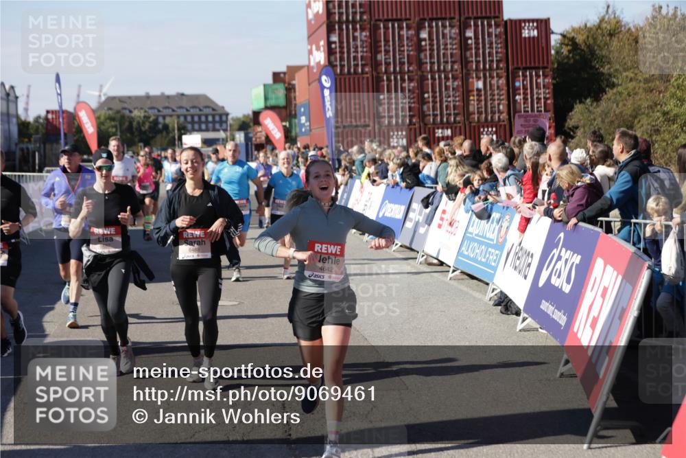 03.10.2025 - Köhlbrandbrückenlauf Jannik Wohlers http://msf.ph/oto/9069461 03.10.2025 13:13:50 Ziel 4188, 4306, 4348, 4522, 4612, 4642, 5078, 5640, 5700, 5802, 5884, 5886, 5908, 6116, 6125, 6227, 6228, 6363, 6366, 6487, 6488, 6604 meine-sportfotos.de
