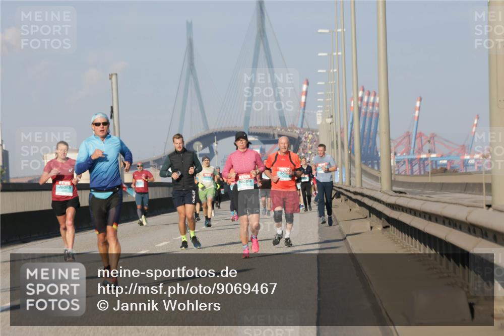 03.10.2025 - Köhlbrandbrückenlauf Jannik Wohlers http://msf.ph/oto/9069467 03.10.2025 09:48:29 Position 3 45 meine-sportfotos.de