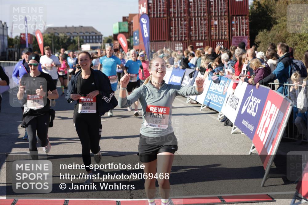 03.10.2025 - Köhlbrandbrückenlauf Jannik Wohlers http://msf.ph/oto/9069468 03.10.2025 13:13:51 Ziel 4188, 4306, 4348, 4522, 4612, 4642, 4868, 5078, 5640, 5700, 5802, 5884, 5886, 6116, 6125, 6227, 6228, 6363, 6366, 6487, 6488, 6604 meine-sportfotos.de