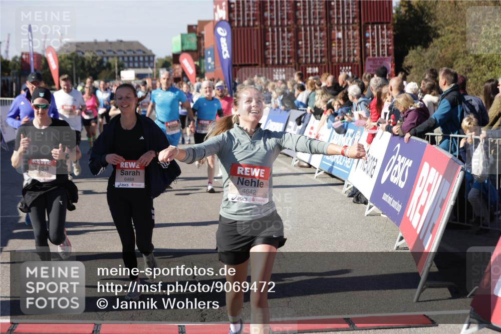 03.10.2025 - Köhlbrandbrückenlauf Jannik Wohlers http://msf.ph/oto/9069472 03.10.2025 13:13:51 Ziel 4188, 4306, 4348, 4522, 4612, 4642, 4868, 5078, 5640, 5700, 5802, 5884, 5886, 6116, 6125, 6227, 6228, 6363, 6366, 6487, 6488, 6604 meine-sportfotos.de