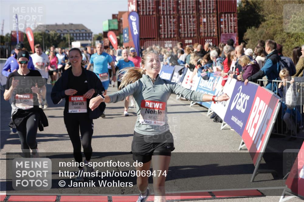 03.10.2025 - Köhlbrandbrückenlauf Jannik Wohlers http://msf.ph/oto/9069474 03.10.2025 13:13:51 Ziel 4188, 4306, 4348, 4522, 4612, 4642, 4868, 5078, 5640, 5700, 5802, 5884, 5886, 6116, 6125, 6227, 6228, 6363, 6366, 6487, 6488, 6604 meine-sportfotos.de