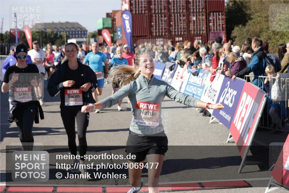 03.10.2025 - Köhlbrandbrückenlauf Jannik Wohlers http://msf.ph/oto/9069477 03.10.2025 13:13:51 Ziel 4188, 4306, 4348, 4522, 4612, 4642, 4868, 5078, 5640, 5700, 5802, 5884, 5886, 6116, 6125, 6227, 6228, 6363, 6366, 6487, 6488, 6604 meine-sportfotos.de