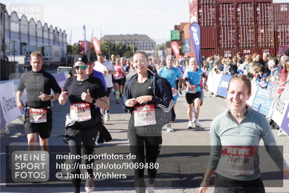 03.10.2025 - Köhlbrandbrückenlauf Jannik Wohlers http://msf.ph/oto/9069480 03.10.2025 13:13:52 Ziel 4188, 4306, 4348, 4522, 4612, 4642, 4868, 5078, 5640, 5700, 5802, 5884, 5886, 6116, 6125, 6227, 6228, 6363, 6366, 6487, 6488, 6604, 6766 meine-sportfotos.de