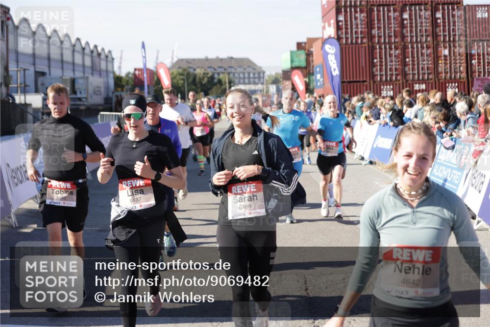 03.10.2025 - Köhlbrandbrückenlauf Jannik Wohlers http://msf.ph/oto/9069482 03.10.2025 13:13:52 Ziel 4188, 4306, 4348, 4522, 4612, 4642, 4868, 5078, 5640, 5700, 5802, 5884, 5886, 6116, 6125, 6227, 6228, 6363, 6366, 6487, 6488, 6604, 6766 meine-sportfotos.de