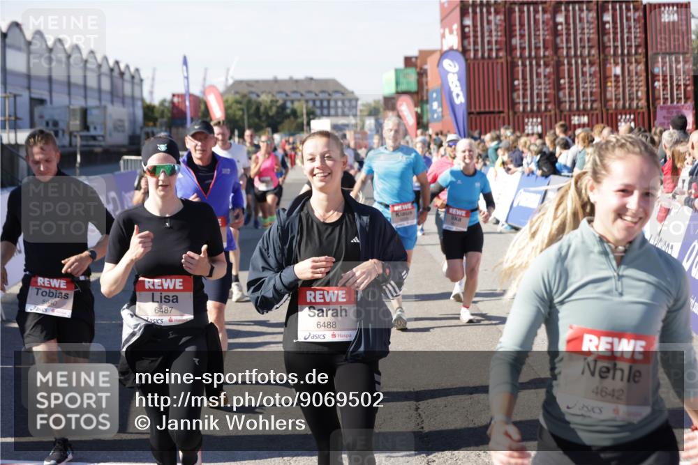03.10.2025 - Köhlbrandbrückenlauf Jannik Wohlers http://msf.ph/oto/9069502 03.10.2025 13:13:52 Ziel 4188, 4306, 4348, 4522, 4612, 4642, 4868, 5078, 5640, 5700, 5802, 5884, 5886, 6116, 6125, 6227, 6228, 6363, 6366, 6487, 6488, 6604, 6766 meine-sportfotos.de