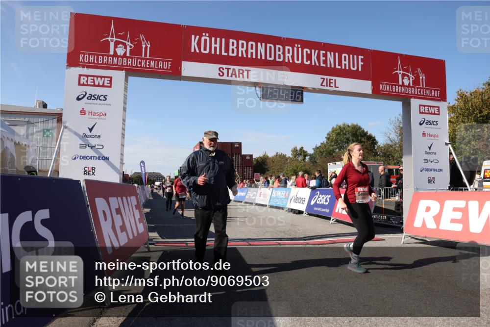 03.10.2025 - Köhlbrandbrückenlauf Lena Gebhardt http://msf.ph/oto/9069503 03.10.2025 13:34:36 Ziel 4702, 4754, 4997, 5390, 5407, 5465, 6289, 6290, 6486 meine-sportfotos.de