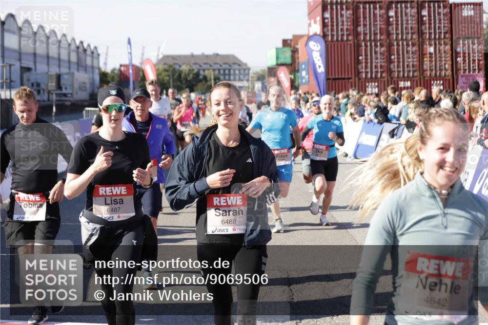 03.10.2025 - Köhlbrandbrückenlauf Jannik Wohlers http://msf.ph/oto/9069506 03.10.2025 13:13:52 Ziel 4188, 4306, 4348, 4522, 4612, 4642, 4868, 5078, 5640, 5700, 5802, 5884, 5886, 6116, 6125, 6227, 6228, 6363, 6366, 6487, 6488, 6604, 6766 meine-sportfotos.de