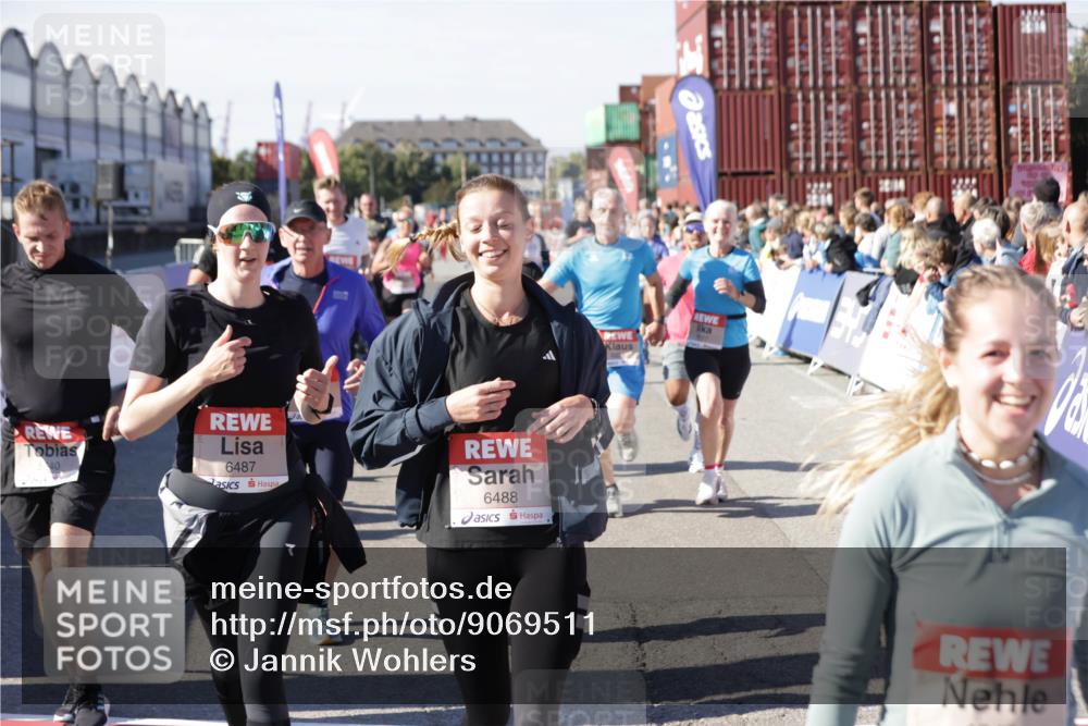 03.10.2025 - Köhlbrandbrückenlauf Jannik Wohlers http://msf.ph/oto/9069511 03.10.2025 13:13:52 Ziel 4188, 4306, 4348, 4522, 4612, 4642, 4868, 5078, 5640, 5700, 5802, 5884, 5886, 6116, 6125, 6227, 6228, 6363, 6366, 6487, 6488, 6604, 6766 meine-sportfotos.de