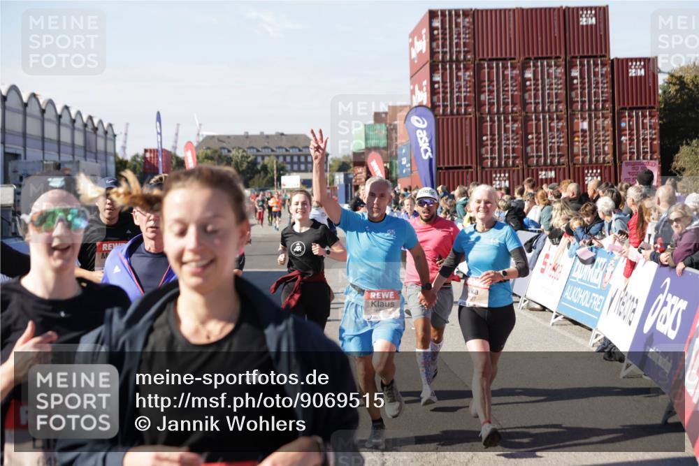 03.10.2025 - Köhlbrandbrückenlauf Jannik Wohlers http://msf.ph/oto/9069515 03.10.2025 13:13:53 Ziel 4188, 4306, 4348, 4522, 4612, 4642, 4868, 5078, 5640, 5700, 5802, 5884, 5886, 6125, 6227, 6228, 6366, 6487, 6488, 6604, 6766 meine-sportfotos.de
