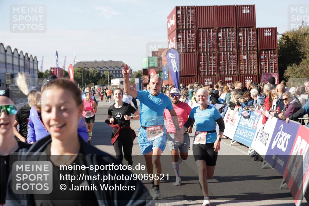 03.10.2025 - Köhlbrandbrückenlauf Jannik Wohlers http://msf.ph/oto/9069521 03.10.2025 13:13:53 Ziel 4188, 4306, 4348, 4522, 4612, 4642, 4868, 5078, 5640, 5700, 5802, 5884, 5886, 6125, 6227, 6228, 6366, 6487, 6488, 6604, 6766 meine-sportfotos.de