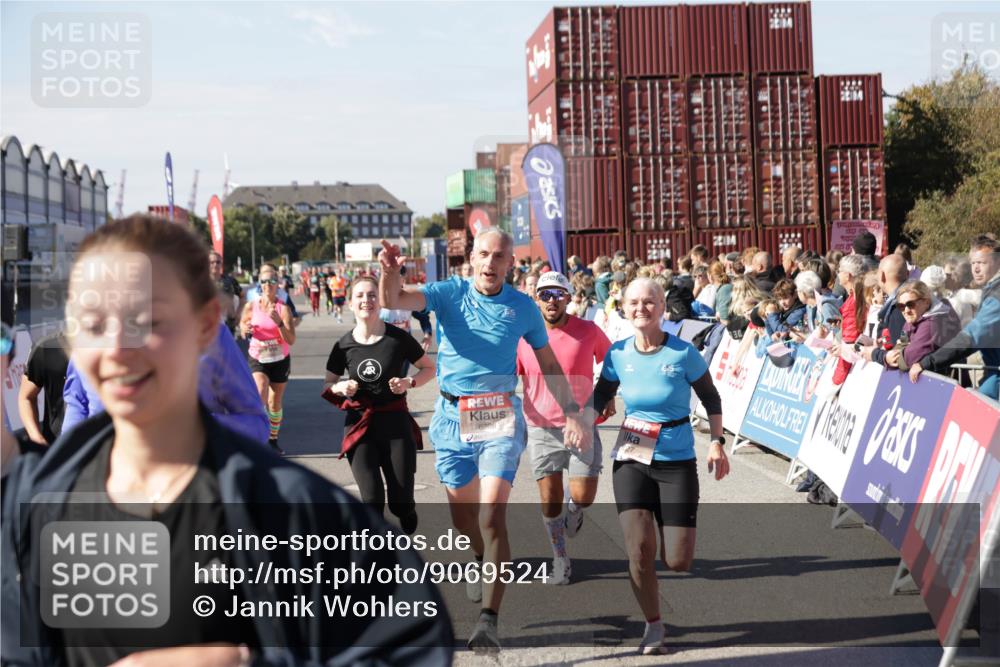 03.10.2025 - Köhlbrandbrückenlauf Jannik Wohlers http://msf.ph/oto/9069524 03.10.2025 13:13:53 Ziel 4188, 4306, 4348, 4522, 4612, 4642, 4868, 5078, 5640, 5700, 5802, 5884, 5886, 6125, 6227, 6228, 6366, 6487, 6488, 6604, 6766 meine-sportfotos.de
