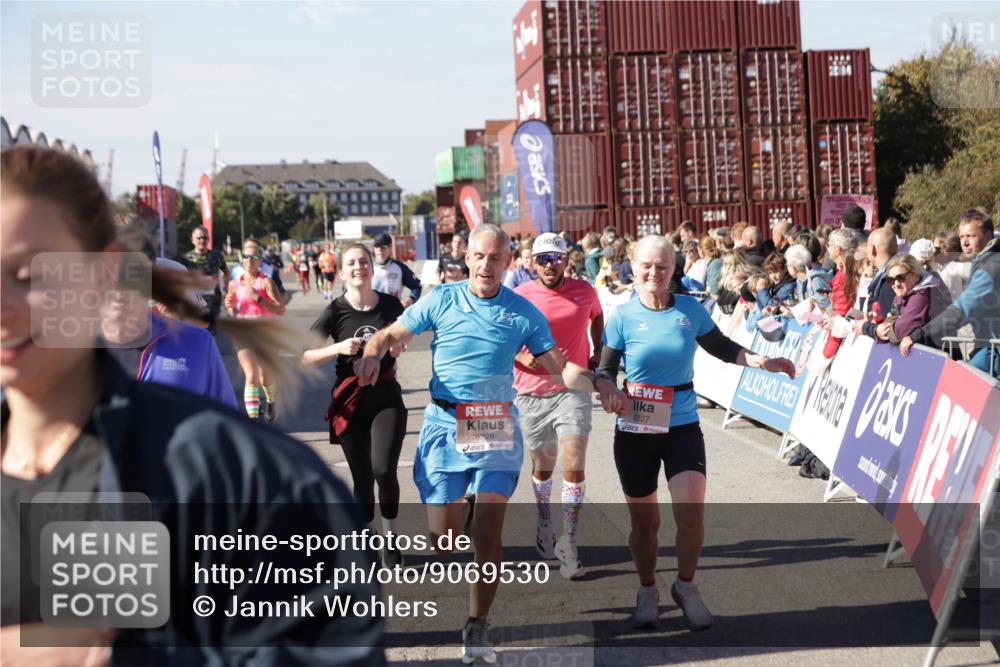 03.10.2025 - Köhlbrandbrückenlauf Jannik Wohlers http://msf.ph/oto/9069530 03.10.2025 13:13:53 Ziel 4188, 4306, 4348, 4522, 4612, 4642, 4868, 5078, 5640, 5700, 5802, 5884, 5886, 6125, 6227, 6228, 6366, 6487, 6488, 6604, 6766 meine-sportfotos.de