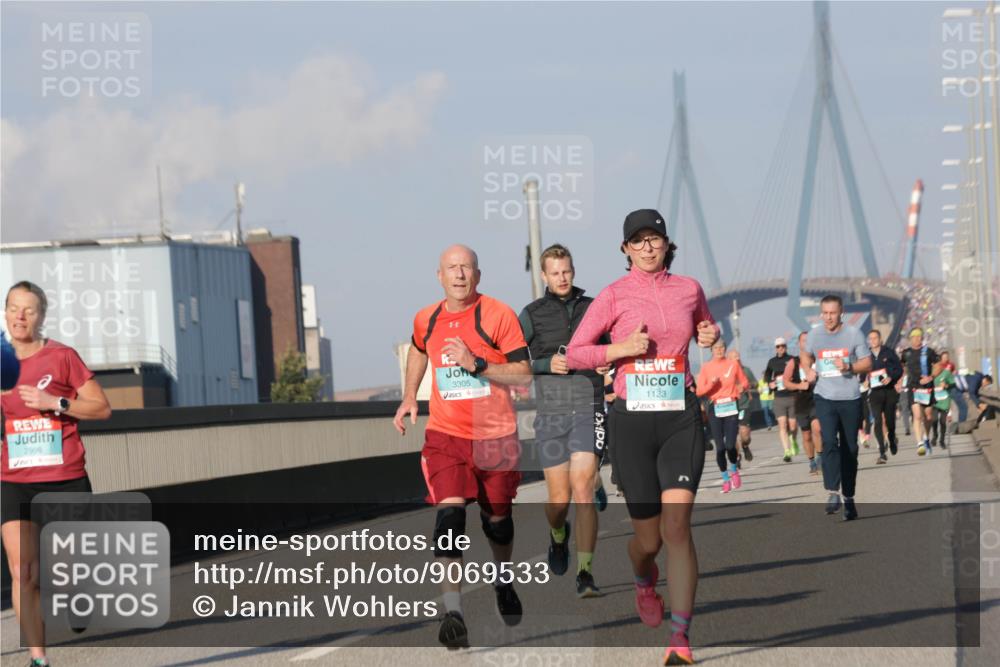 03.10.2025 - Köhlbrandbrückenlauf Jannik Wohlers http://msf.ph/oto/9069533 03.10.2025 09:48:34 Position 3 2998, 3305, 1123 meine-sportfotos.de