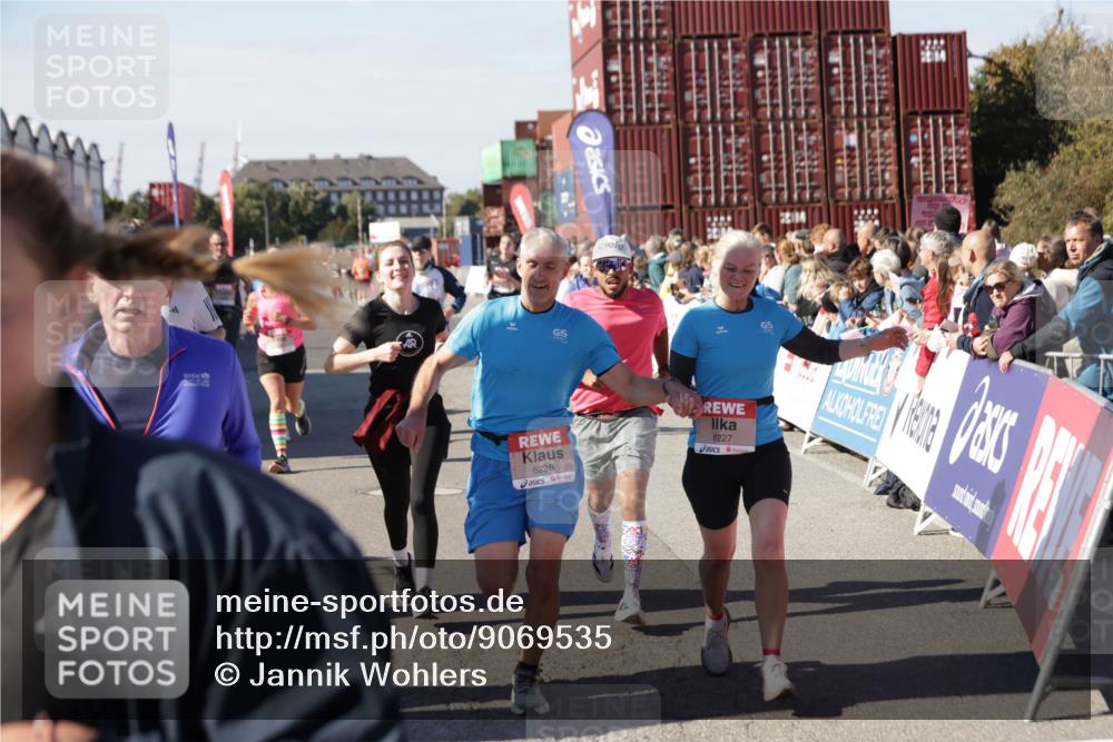 03.10.2025 - Köhlbrandbrückenlauf Jannik Wohlers http://msf.ph/oto/9069535 03.10.2025 13:13:53 Ziel 4188, 4306, 4348, 4522, 4612, 4642, 4868, 5078, 5640, 5700, 5802, 5884, 5886, 6125, 6227, 6228, 6366, 6487, 6488, 6604, 6766 meine-sportfotos.de