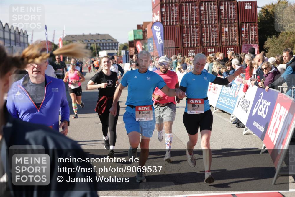03.10.2025 - Köhlbrandbrückenlauf Jannik Wohlers http://msf.ph/oto/9069537 03.10.2025 13:13:53 Ziel 4188, 4306, 4348, 4522, 4612, 4642, 4868, 5078, 5640, 5700, 5802, 5884, 5886, 6125, 6227, 6228, 6366, 6487, 6488, 6604, 6766 meine-sportfotos.de