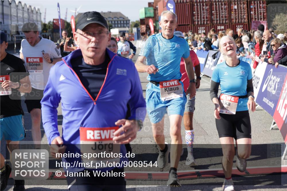 03.10.2025 - Köhlbrandbrückenlauf Jannik Wohlers http://msf.ph/oto/9069544 03.10.2025 13:13:54 Ziel 4188, 4306, 4348, 4522, 4612, 4642, 4868, 5078, 5640, 5700, 5802, 5884, 5886, 6125, 6227, 6228, 6366, 6487, 6488, 6604, 6766 meine-sportfotos.de